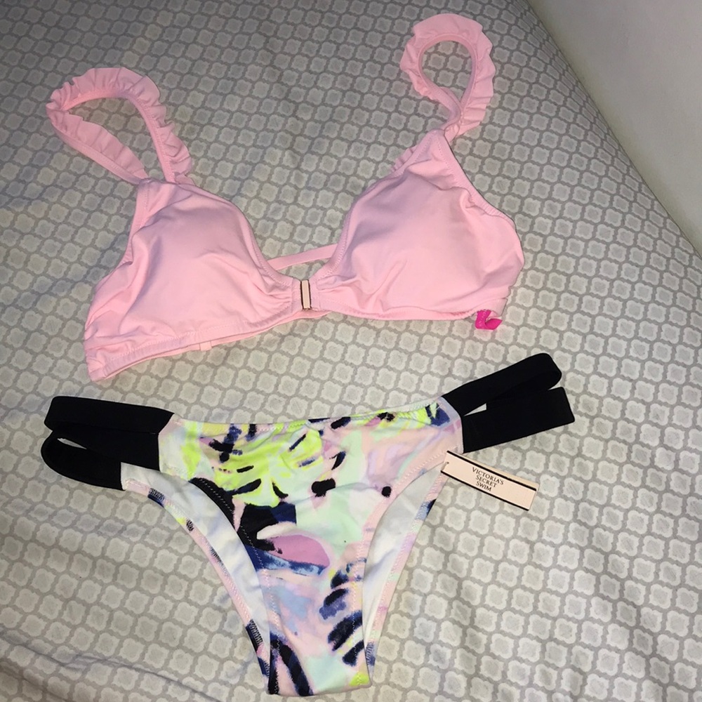 Ruffled front clasp bikini